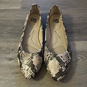Ballet flats